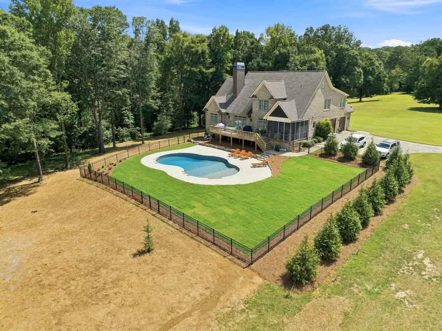 Barker Road: landscape installation by BDS Landscape Co. in Rome, GA