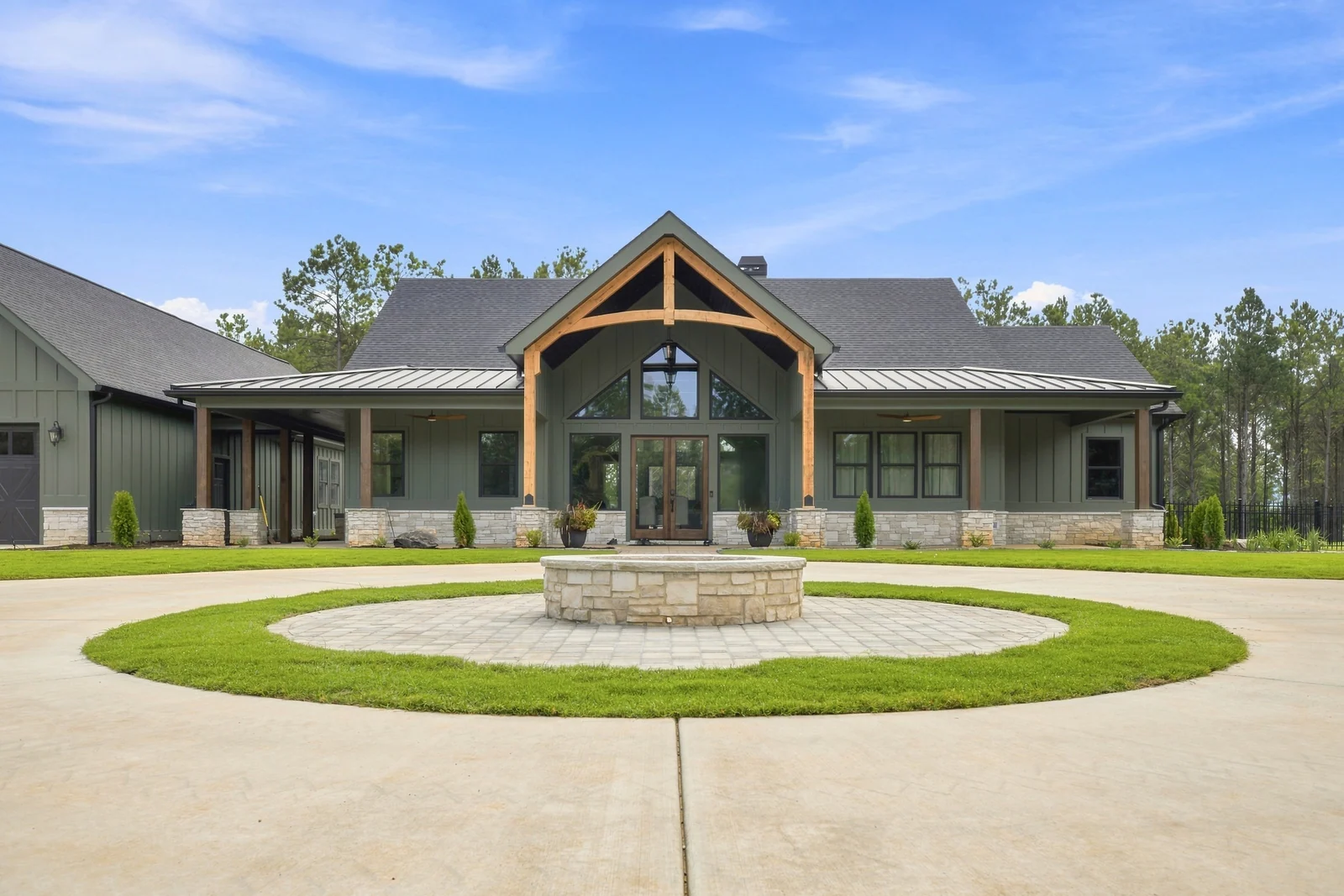 Holland Chattoogaville Road, Entry court: after BDS Landscape Co. completed the work