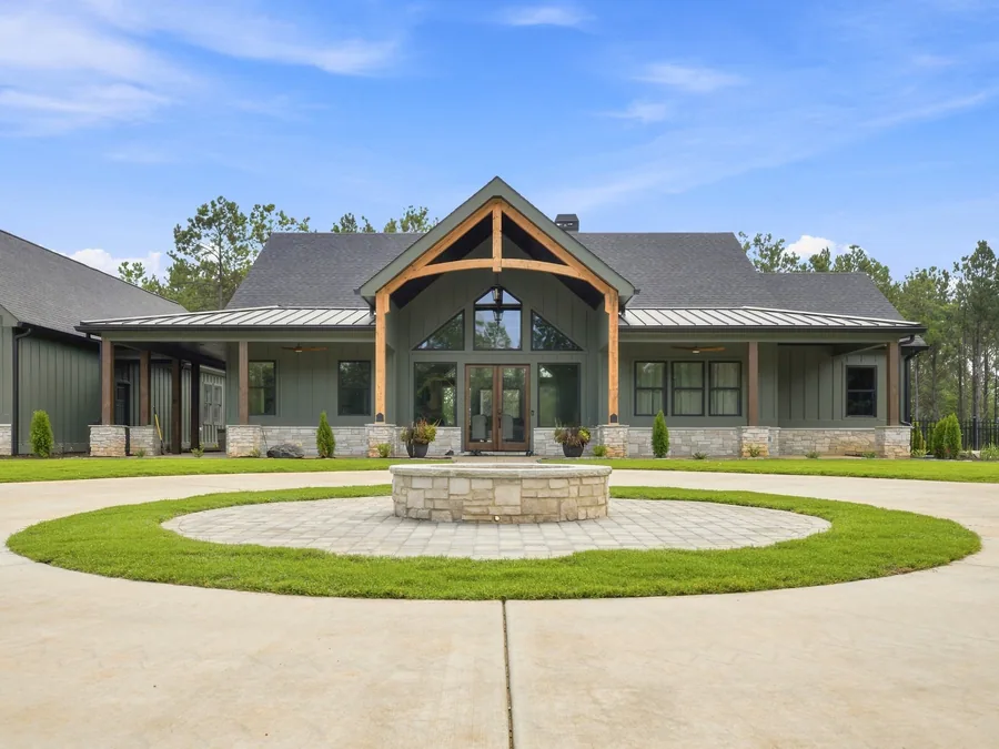 Holland Chattoogaville Road: landscape installation by BDS Landscape Co. in Rome, GA